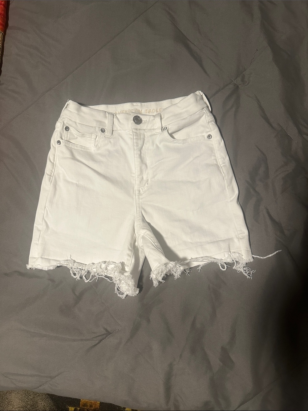 American Eagle Outfitters White Frayed-Hem Denim Shorts size 4 cute!